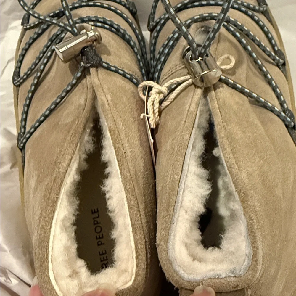 FREE PEOPLE SNOWDROP MICRO MUKLUK BOOTIES with Genuine Shearling NWT sz 8 - Picture 6 of 7